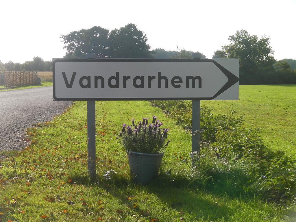 Bjoerkaengs Vandrarhem Tvaaker ภายนอก รูปภาพ